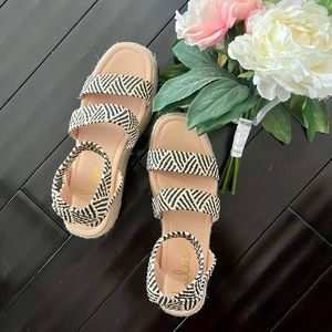 SOLD ❤️ Lulus Black and Tan Espadrille Flatform Sandals Size 7